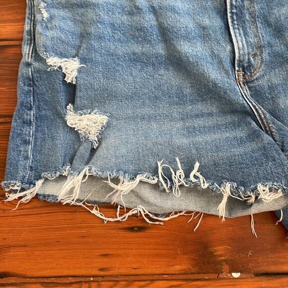 Abercrombie & Fitch 4” Mom Hi Rise denim jean cutoff shorts sz 34 - Picture 3 of 6